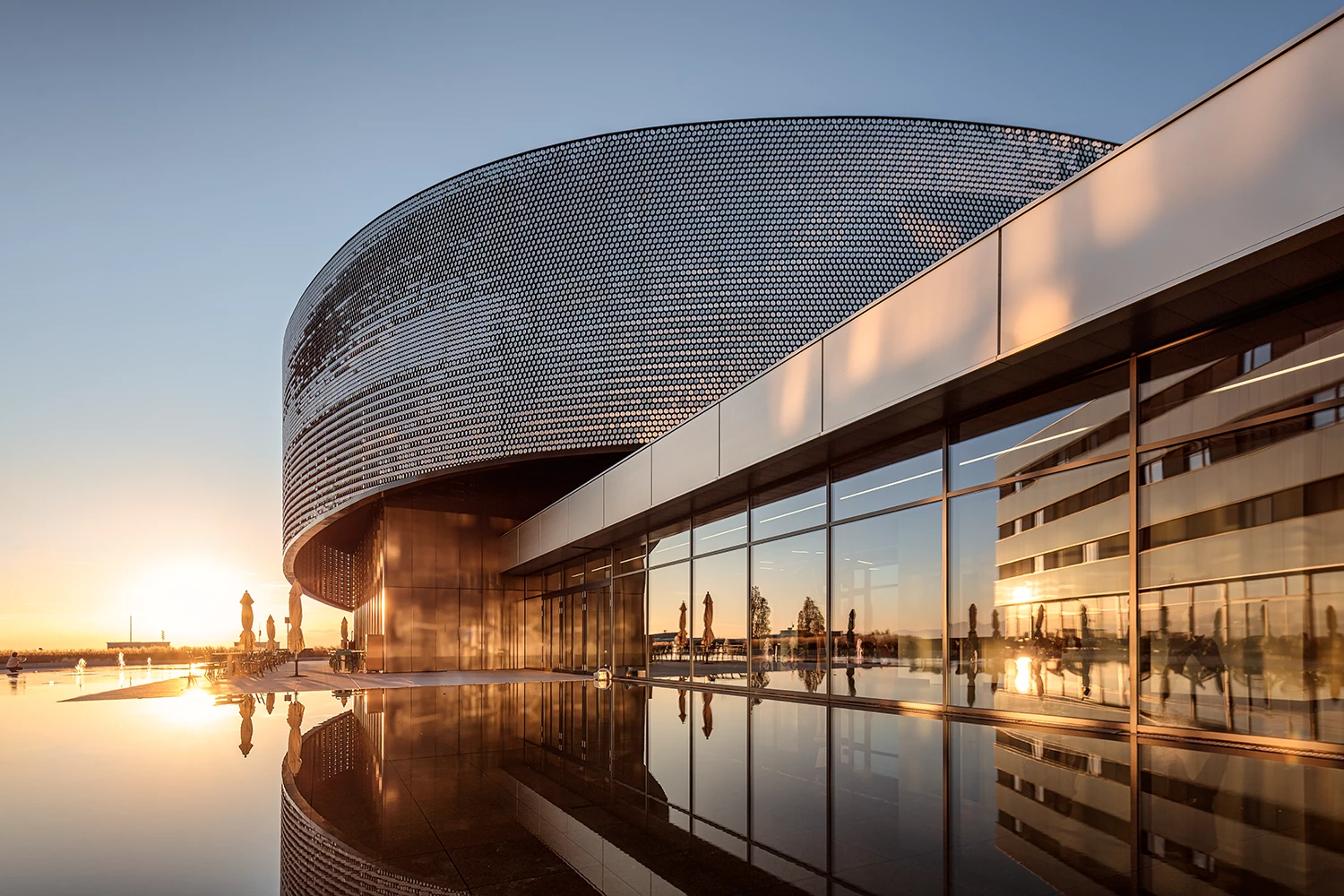 architecture_aquatis_lausanne_reflet_bassin architecture_aquatis_lausanne_reflet_bassin