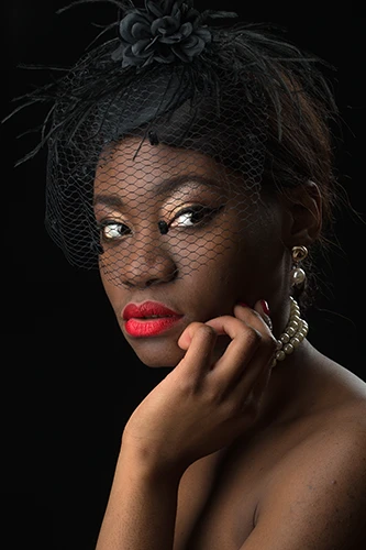 femme noire avec coiffe